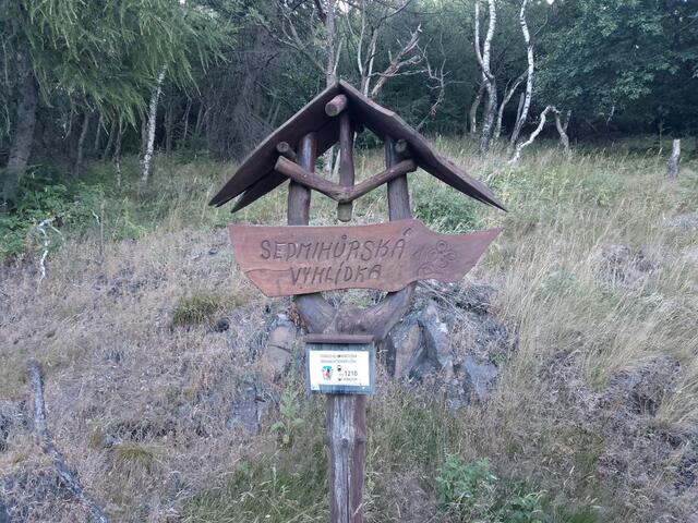 Pod vyhlídkou.